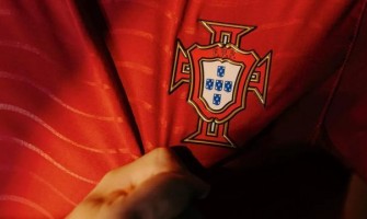 O escudo tradicional na camisola nunca mudará